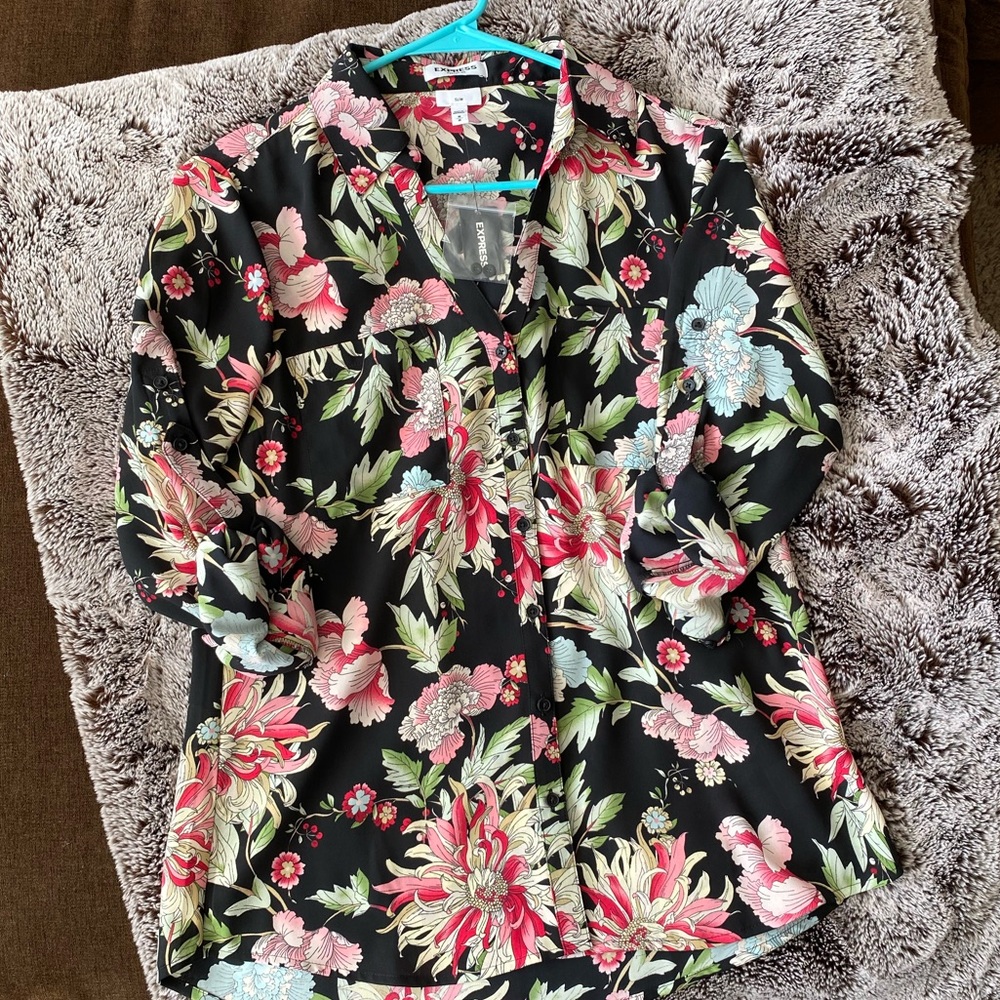 Express portofino slim fit NWT floral shirt blouse
